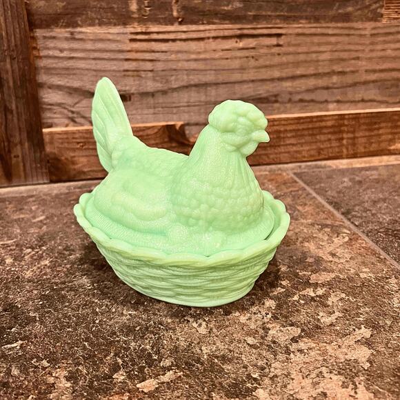 Jadeite Glass Hen on Nest - Picture 5 of 5